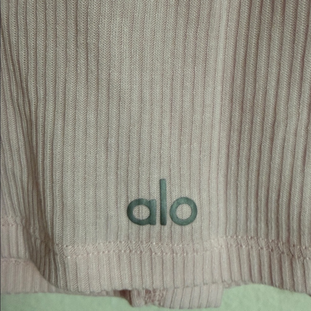 ALO | Pink Long Sleeve Ribbed Crop Top - Picture 3 of 4